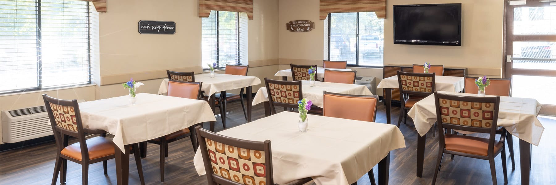 Dining room at Waverly Hills Post Acute